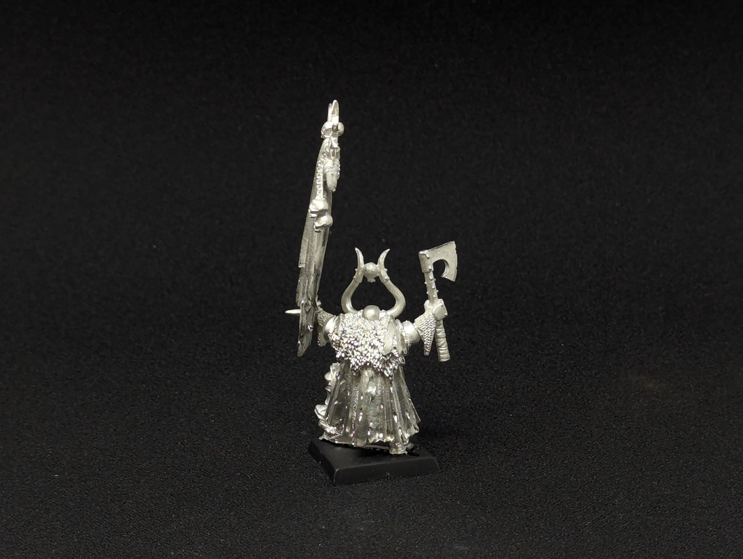 Exalted Hero of Chaos (Old model)