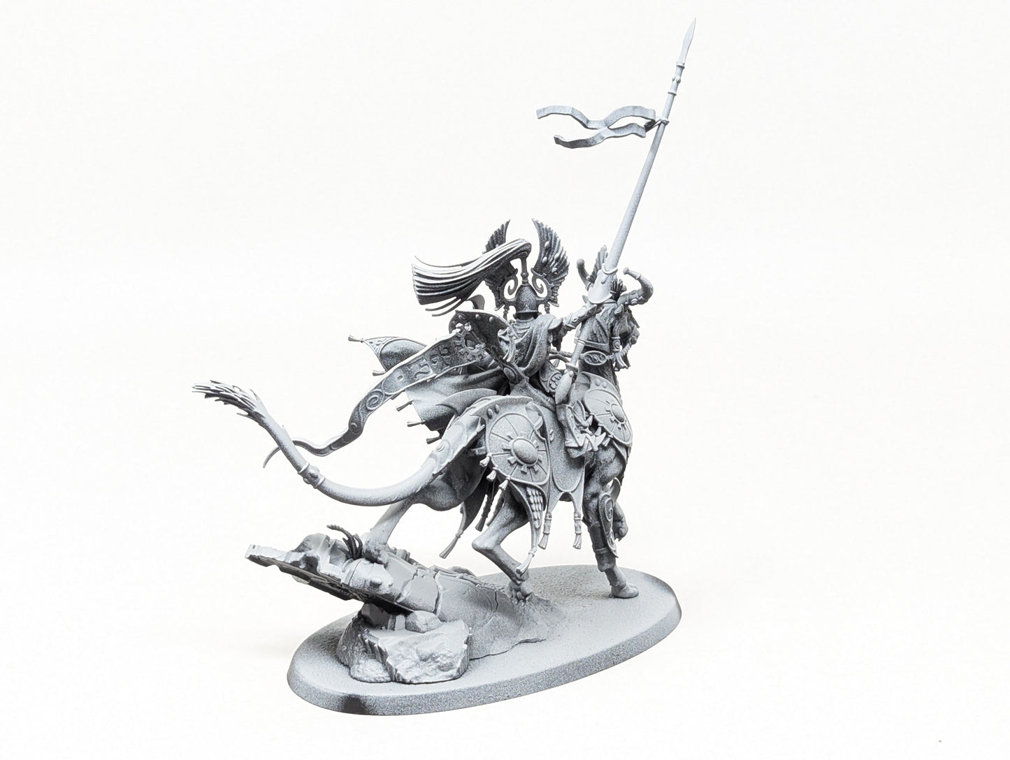 Lyrior Uthralle, Warden of Ymetrica