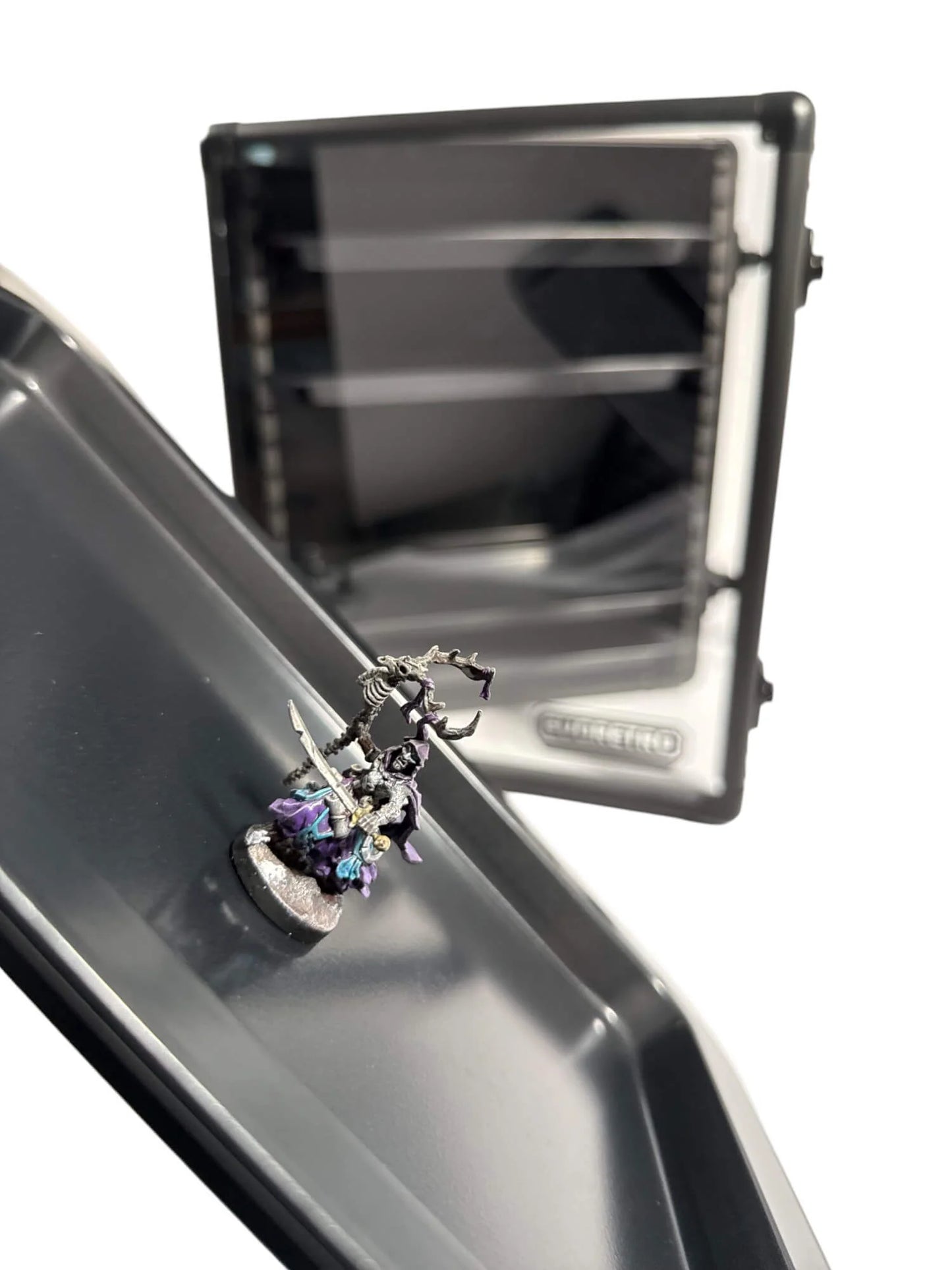 Evoretro: Aluminum Miniatures Display Case with 5 Magnetic Trays