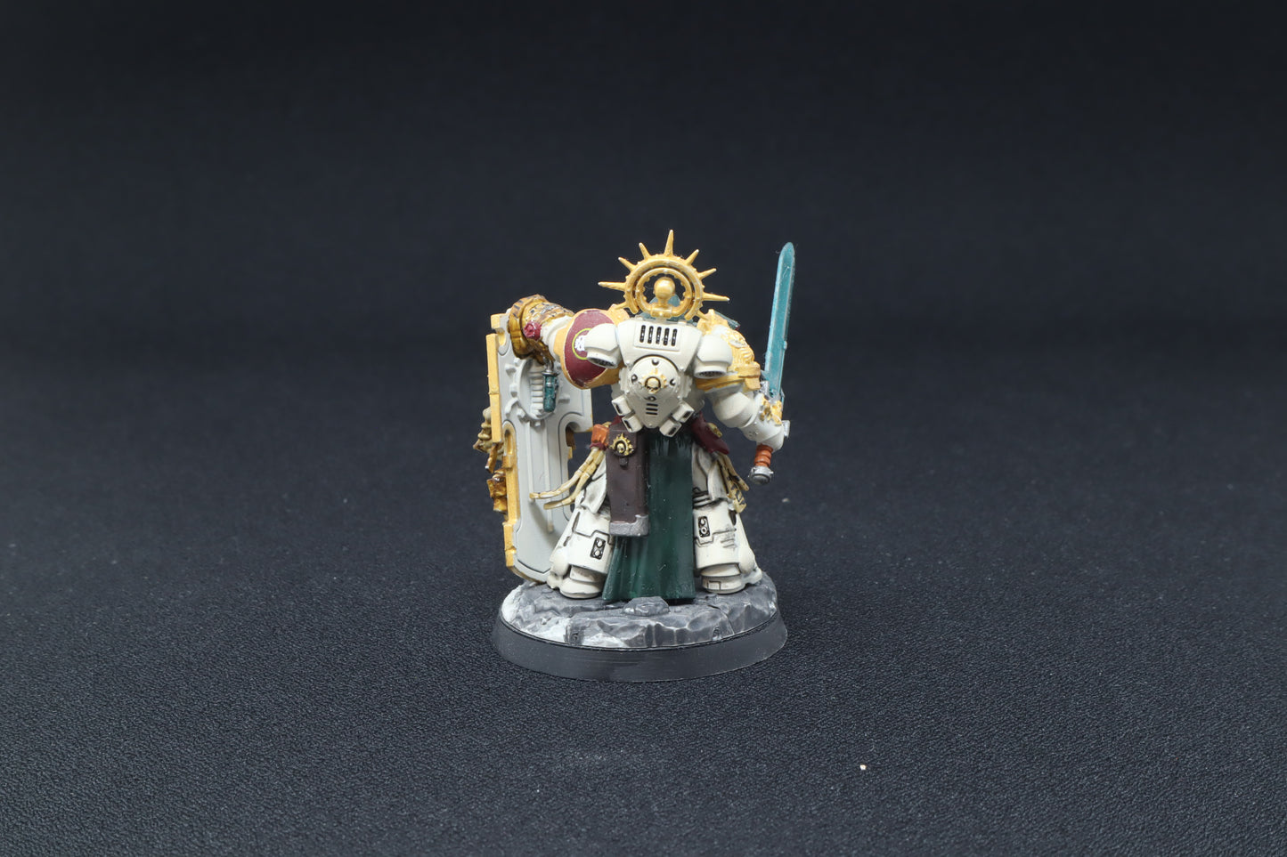 Captain with Relic Shield (Tabletop)